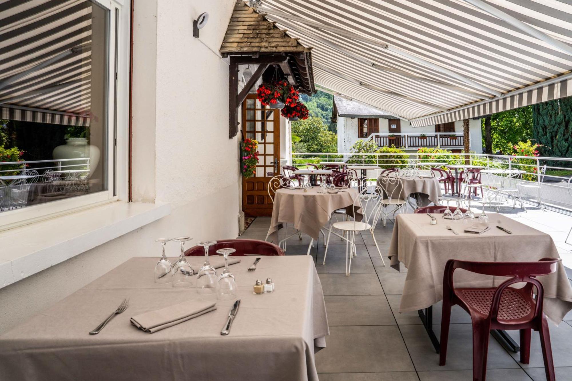 Logis Le Vieux Logis Hotel Lestelle-Bétharram Buitenkant foto