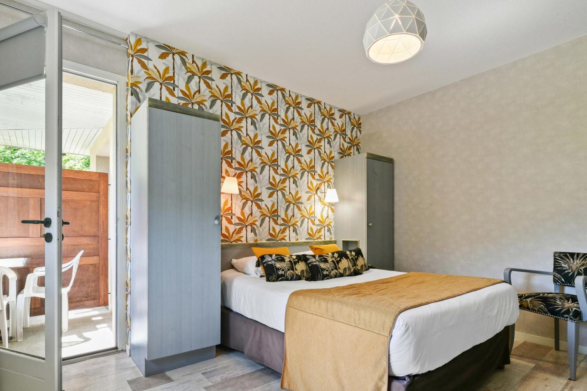 Logis Le Vieux Logis Hotel Lestelle-Bétharram Buitenkant foto
