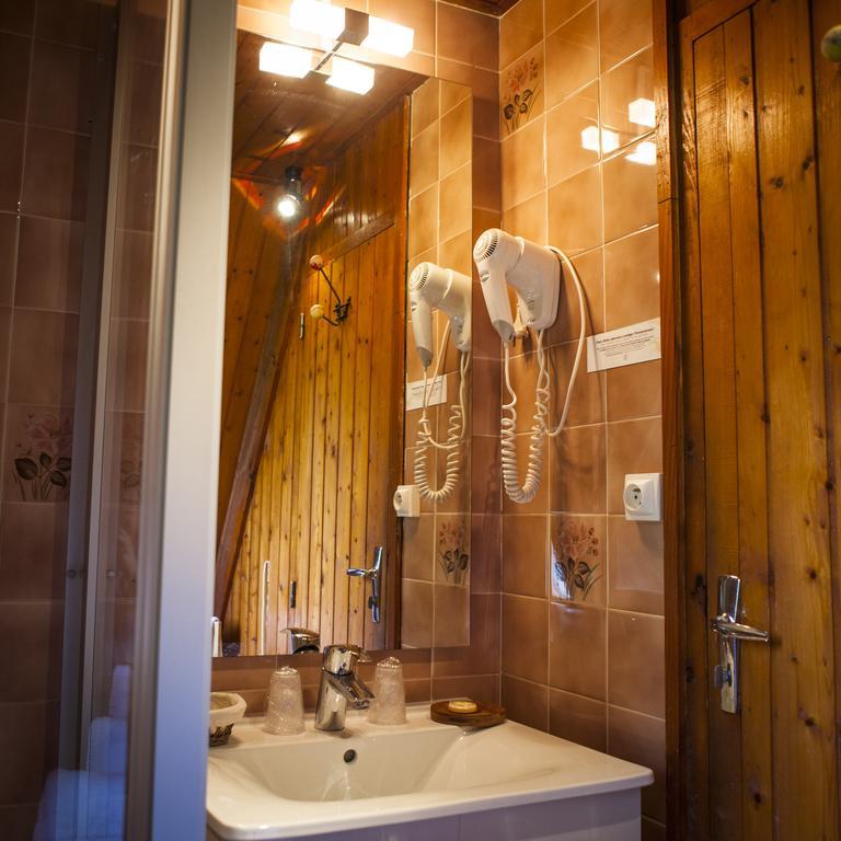 Logis Le Vieux Logis Hotel Lestelle-Bétharram Buitenkant foto