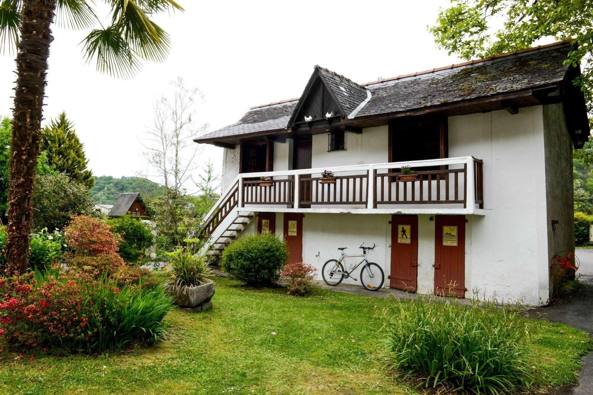 Logis Le Vieux Logis Hotel Lestelle-Bétharram Buitenkant foto