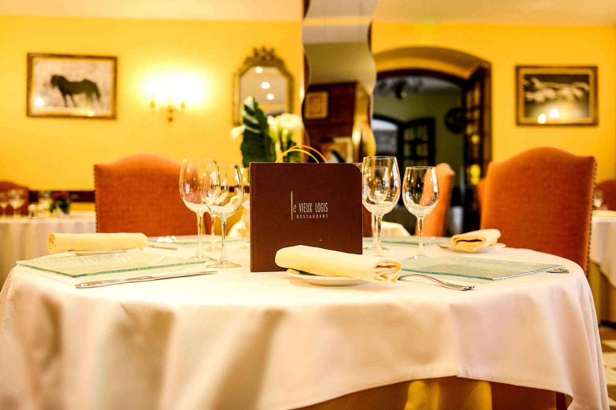 Logis Le Vieux Logis Hotel Lestelle-Bétharram Buitenkant foto