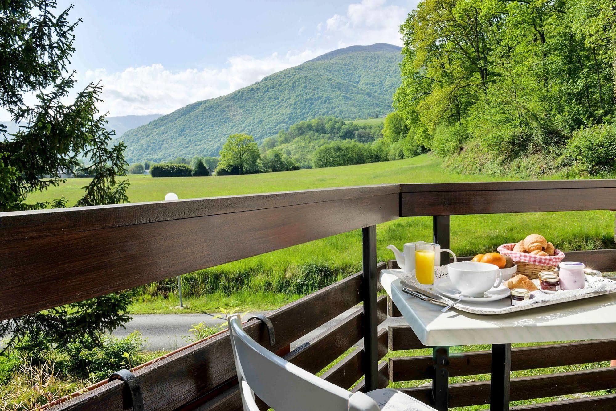Logis Le Vieux Logis Hotel Lestelle-Bétharram Buitenkant foto